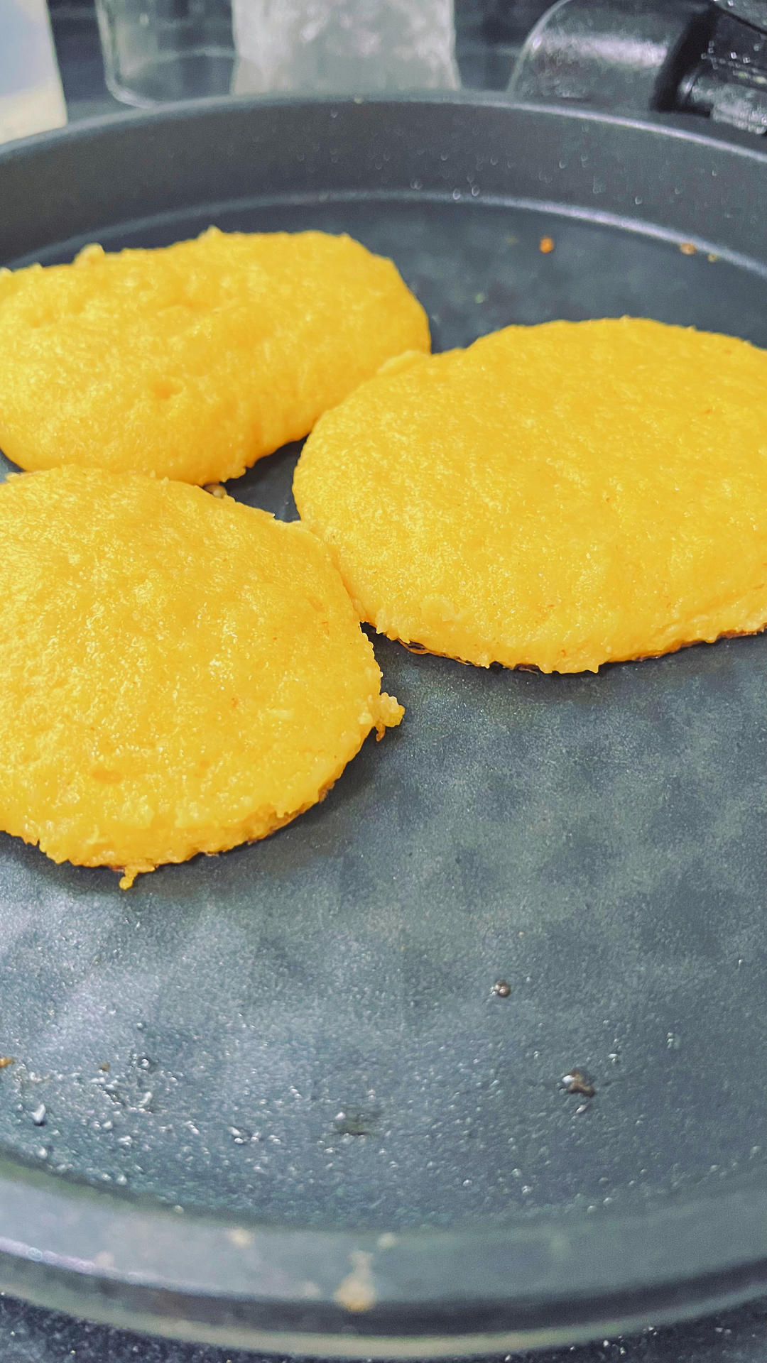 正宗东北玉米面大饼子