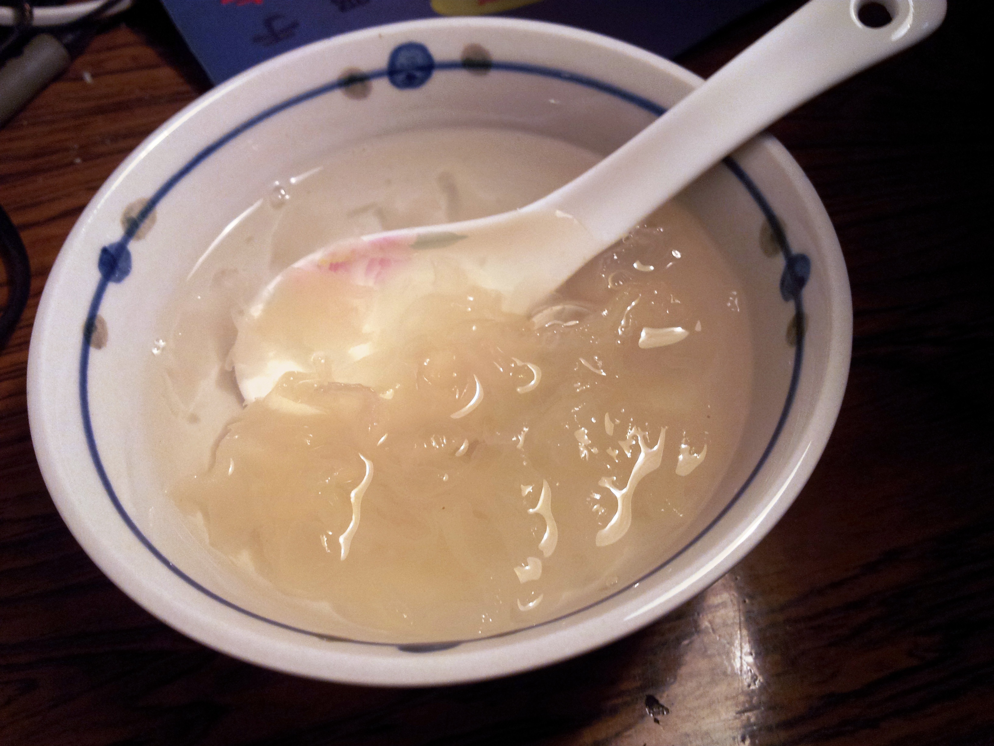 红枣莲子银耳汤