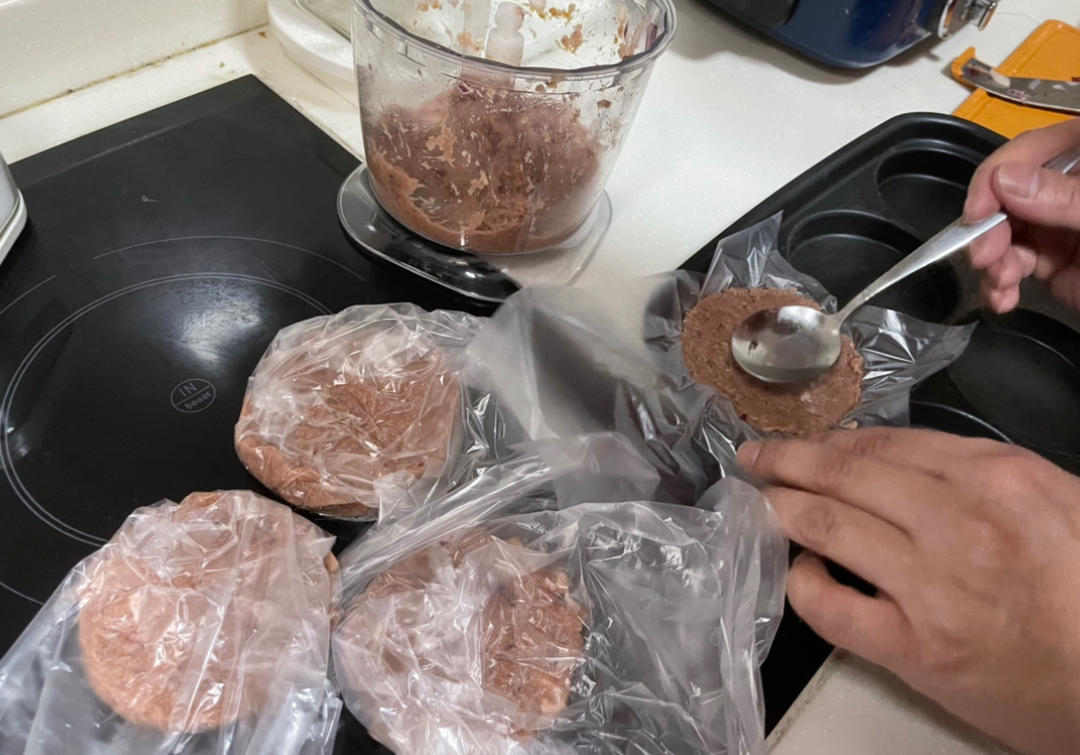 最简单美味的汉堡💥牛肉饼，只需三样食材，鲜嫩多汁！