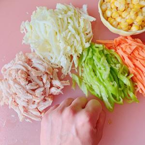 减脂餐/时蔬玉米粒炒鸡胸肉的做法 步骤2