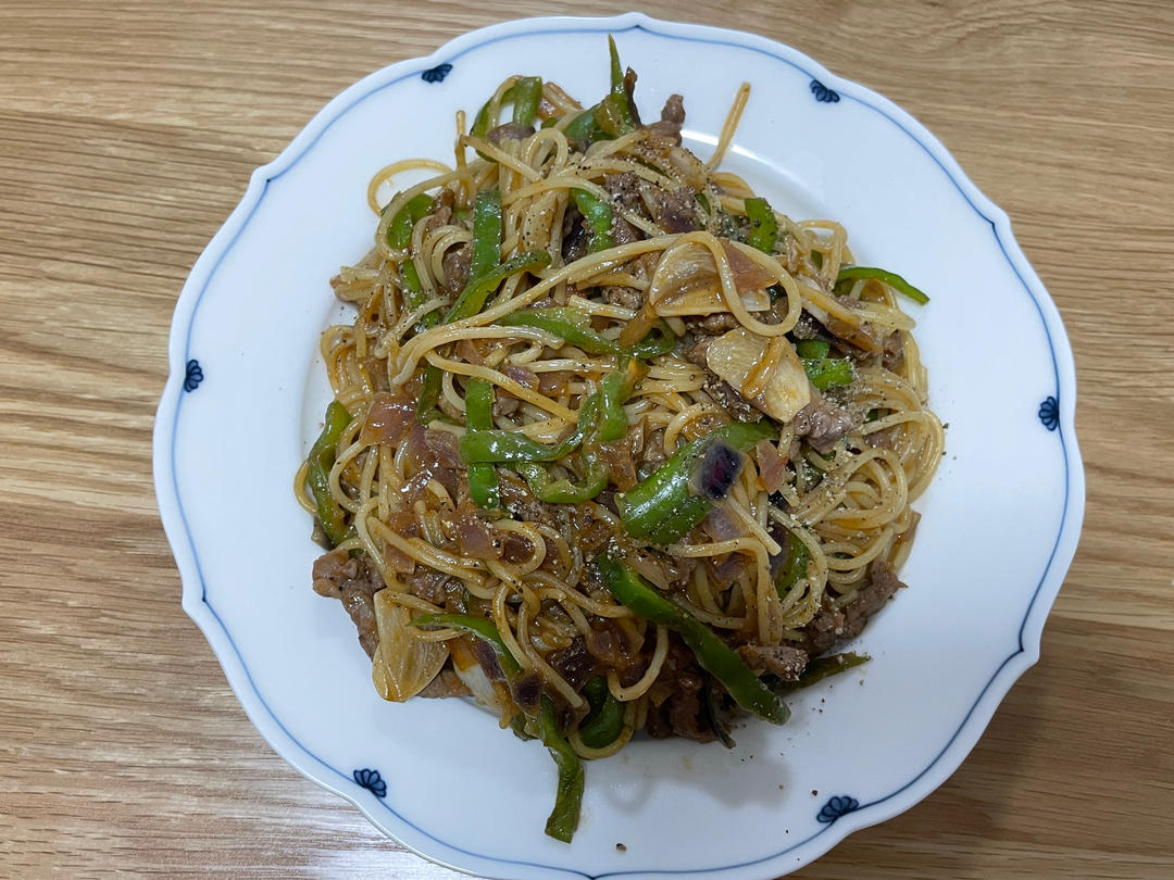西餐厅的黑椒牛柳意面（附秘制黑椒汁做法）
