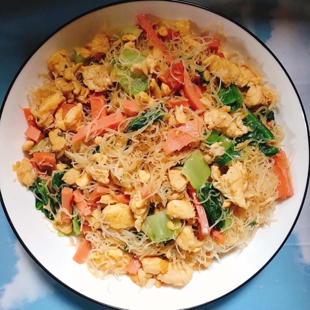 厨师长教你：“鸡蛋炒米粉”的家常做法，满满的小技巧，先收藏了