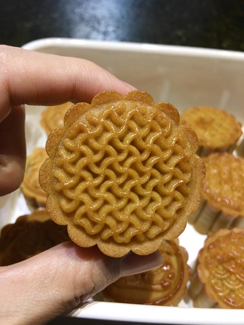 广式月饼－－蛋黄豆沙月饼