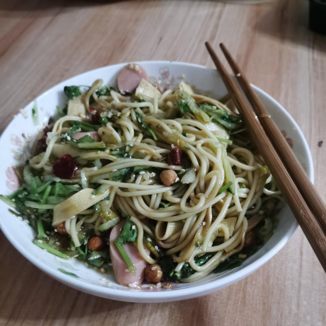 十分钟做好一盘开胃凉拌面～太好吃啦