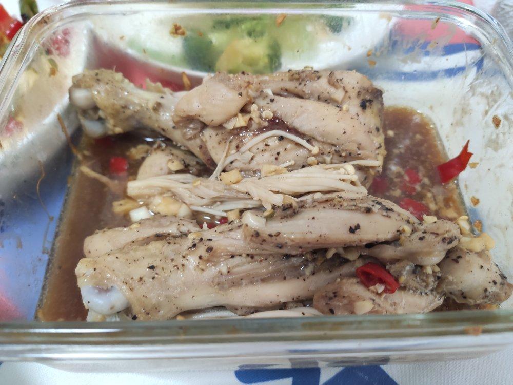 不加一滴油的金针菇蒸鸡腿