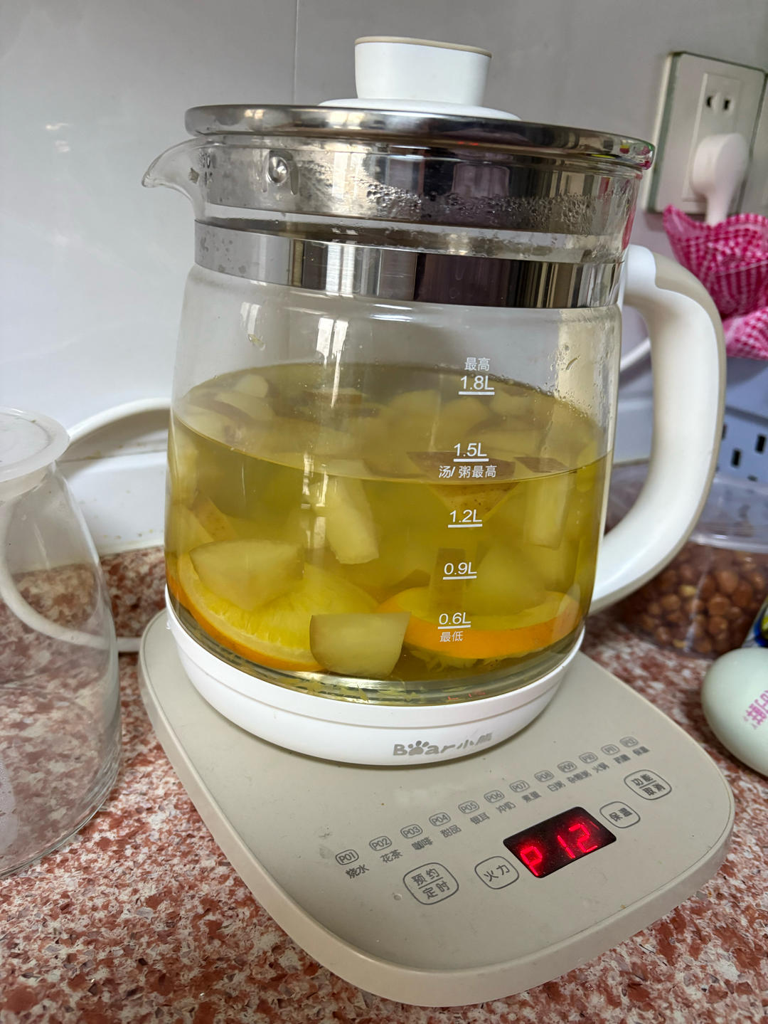 跟着网友学的苹果热橙茶，这也太好喝了吧，快收藏去做，喝完太舒服了！