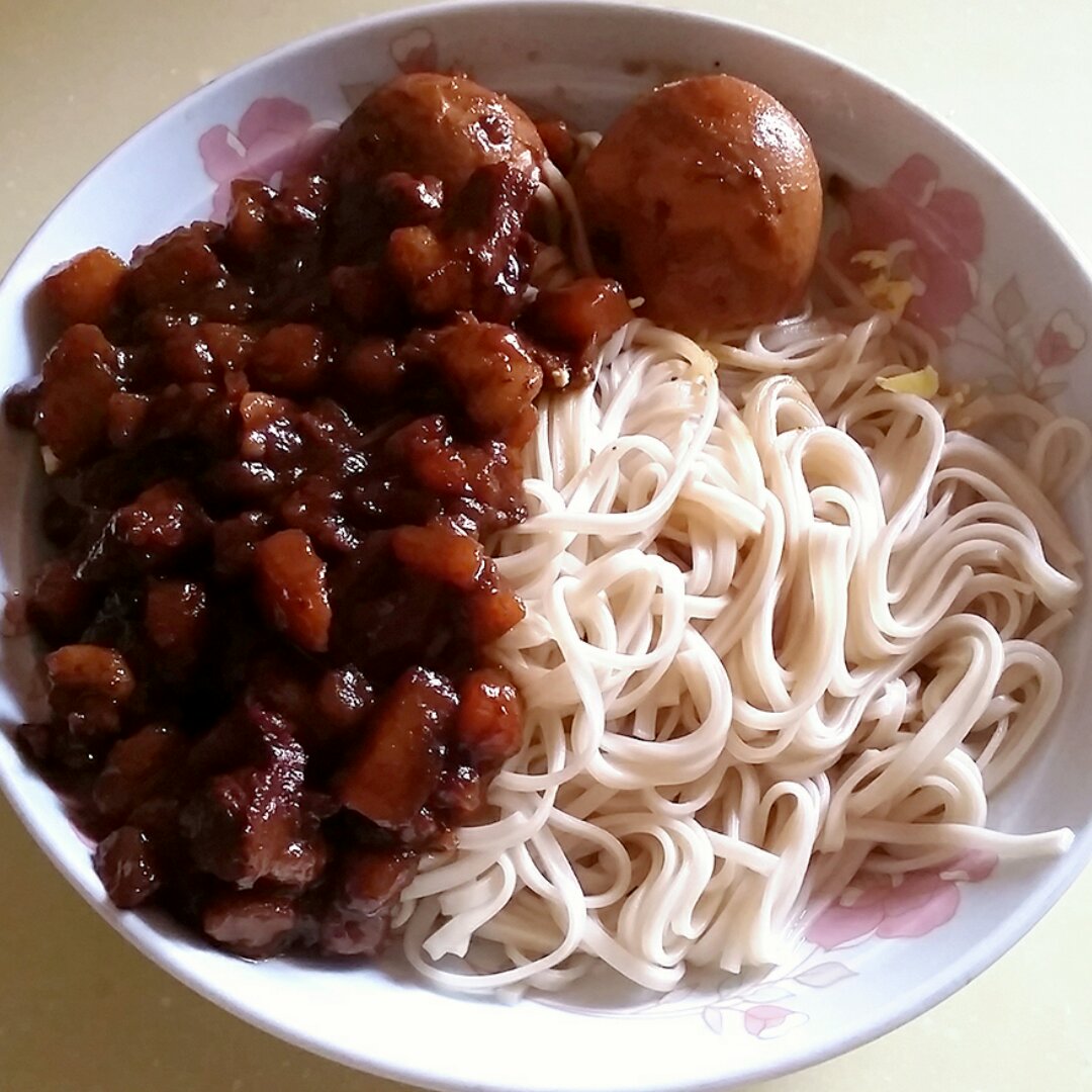 幸福的爱琪做的香菇卤肉面