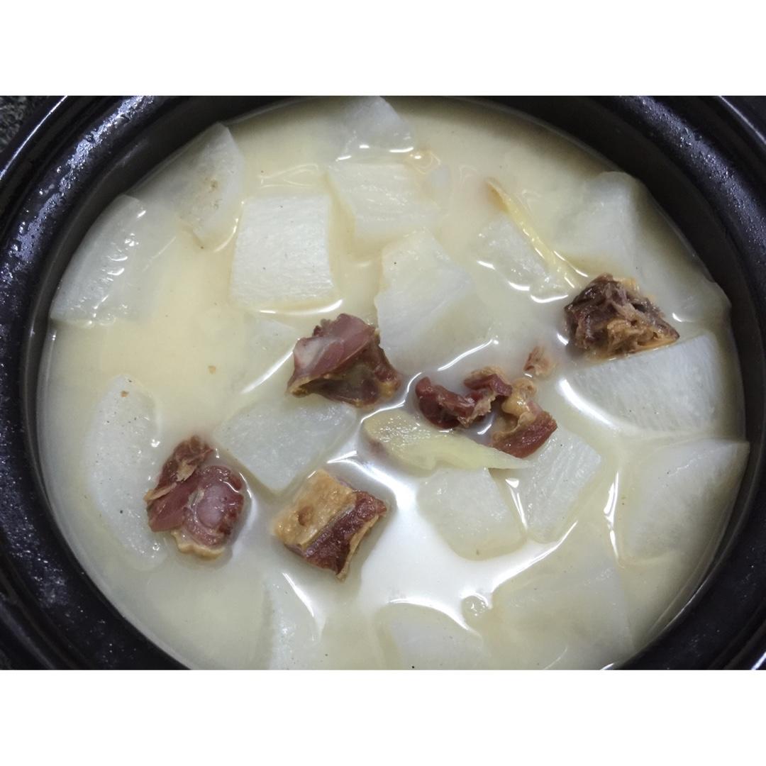 腊鸭煲萝卜汤