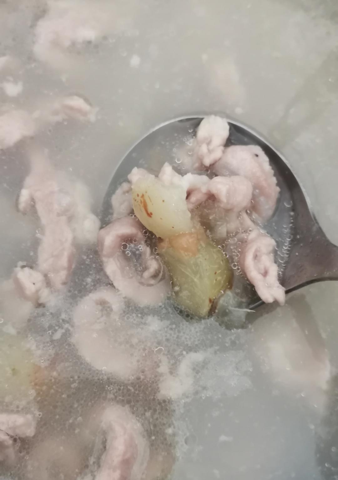 油柑板筋（瘦肉）汤