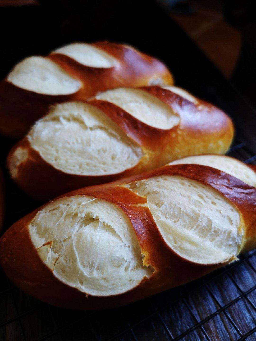 倩-wendy做的德国碱水面包brezen(普雷节,巴伐利亚面包,扭结面包)