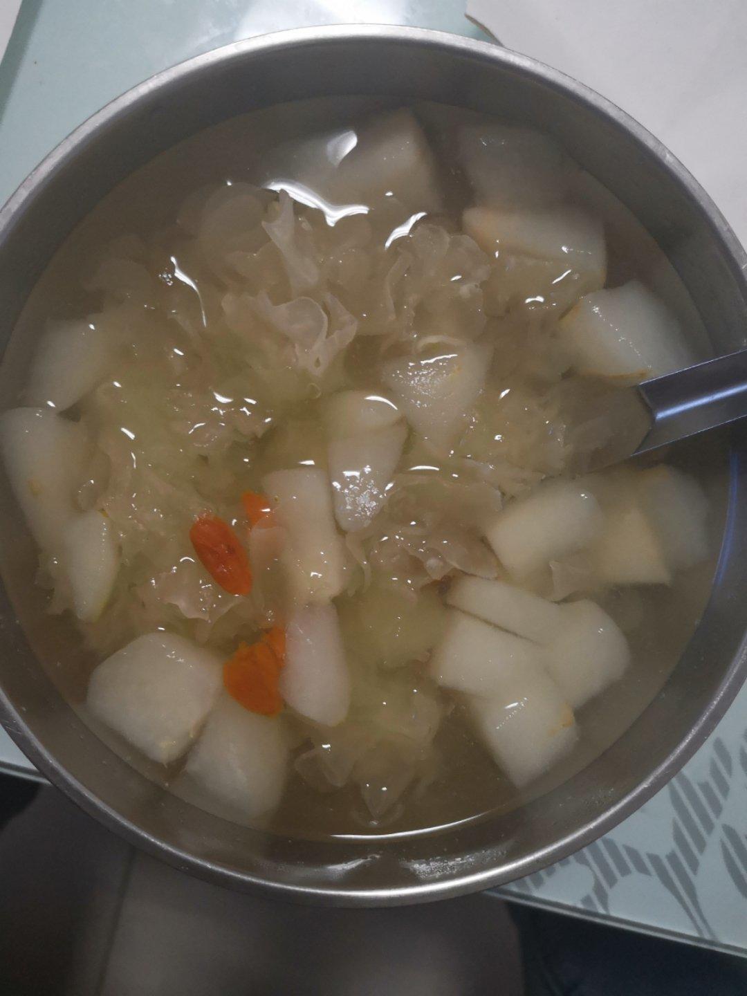 【冰糖雪梨银耳羹】