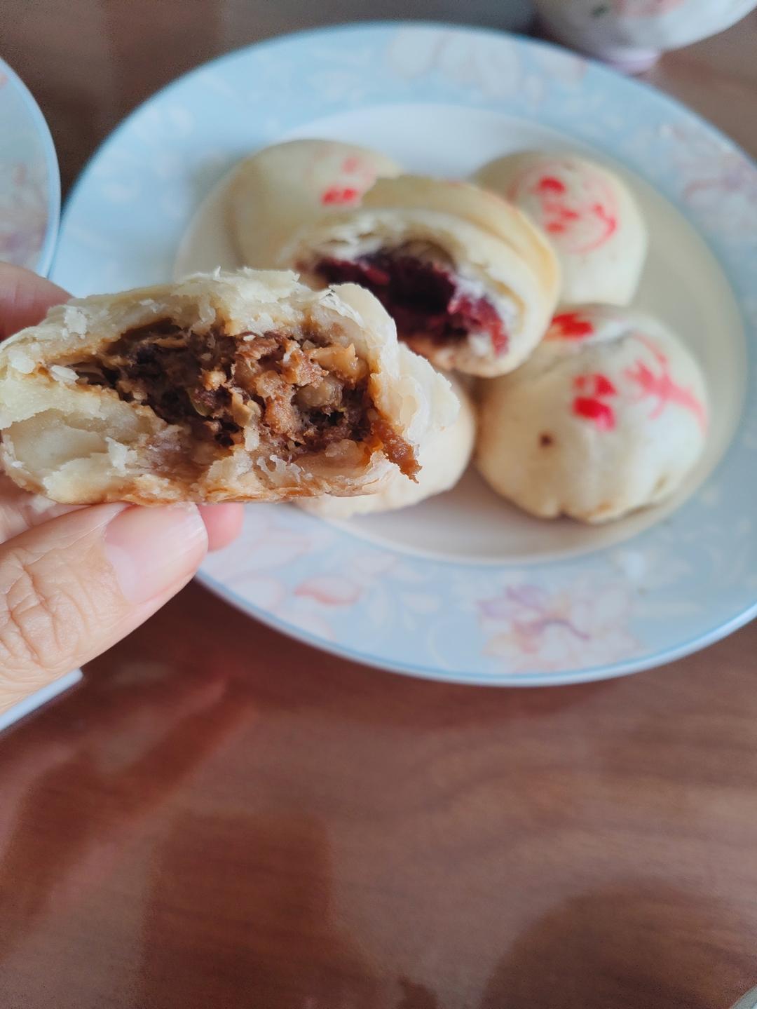 排四个小时队也买不到的鲜肉月饼，秘诀是放麻油！