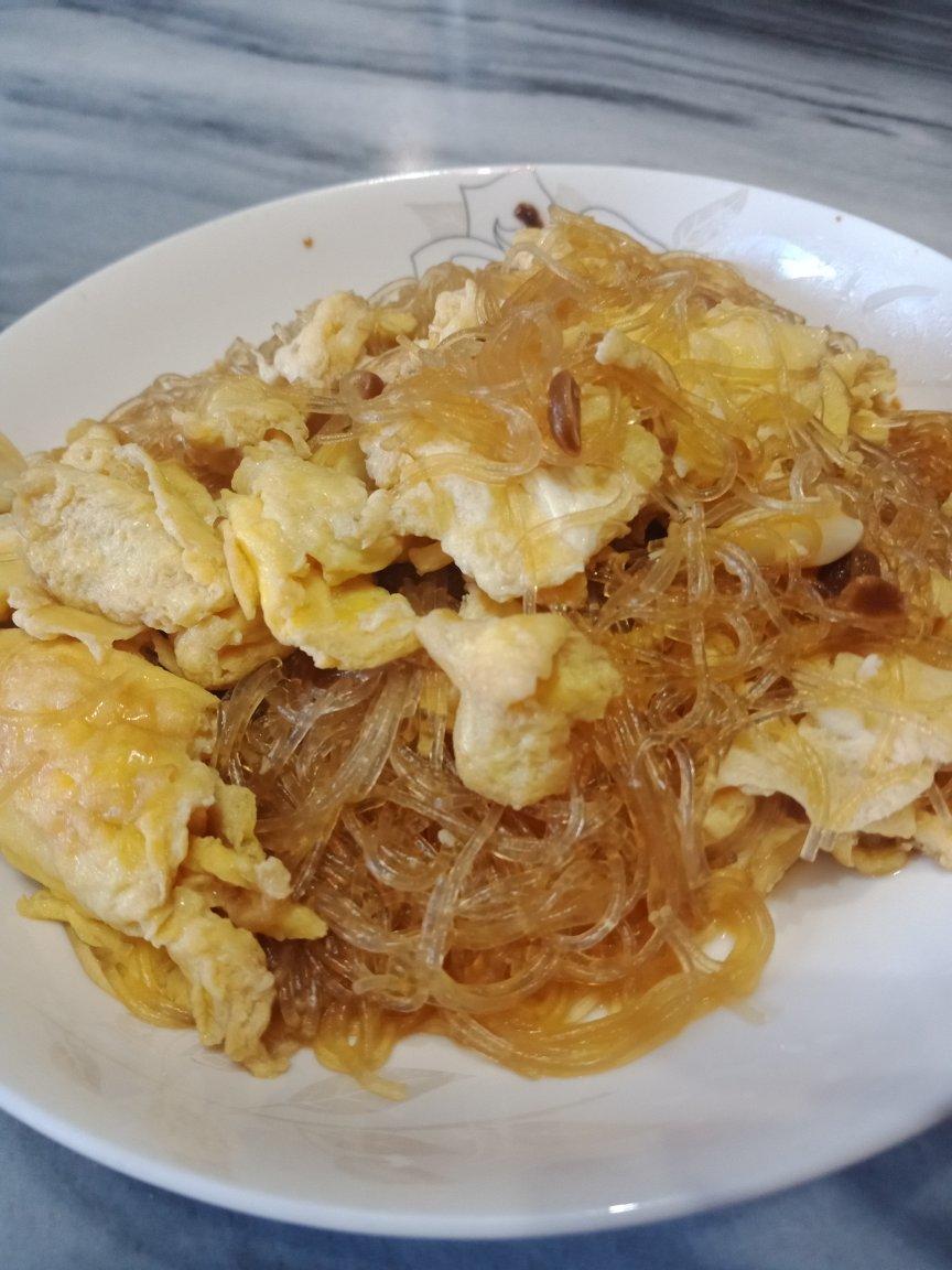 好学上进小吃货做的鸡蛋炒粉丝