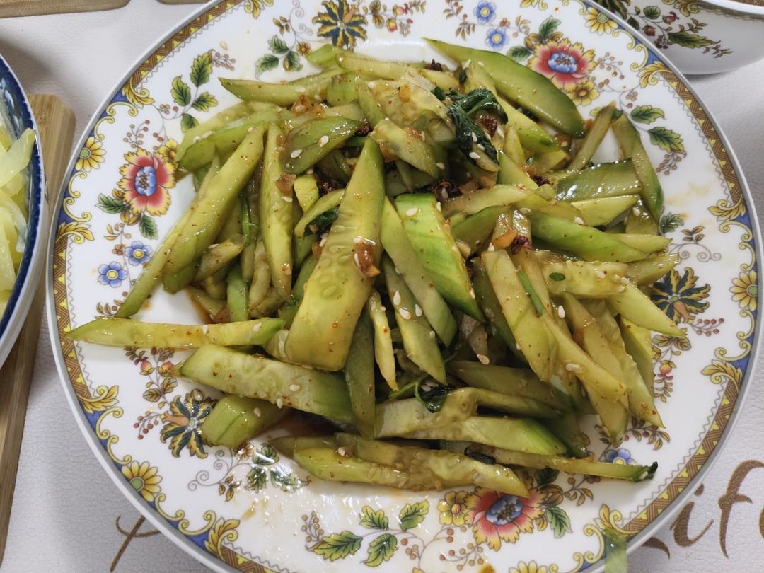 脆爽香菜黄瓜