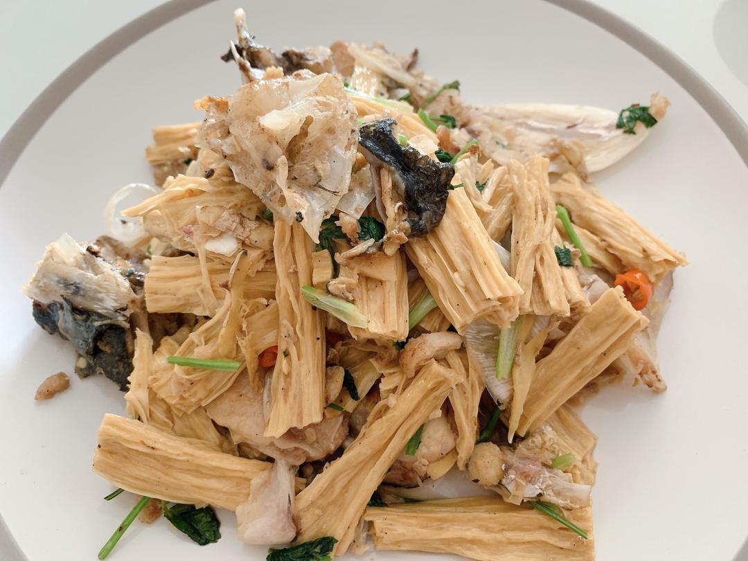 腐竹焖鱼头的做法