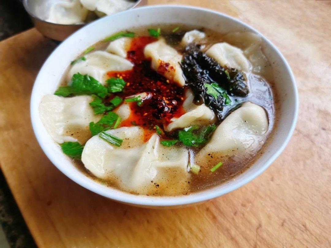 省时又便捷，没人能抗拒这碗酸汤水饺！🥟