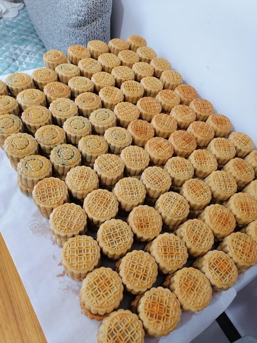 85克广式莲蓉蛋黄月饼