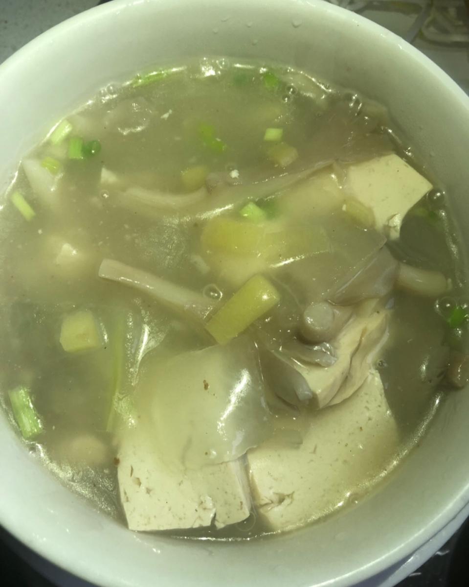 平菇冬瓜豆腐汤