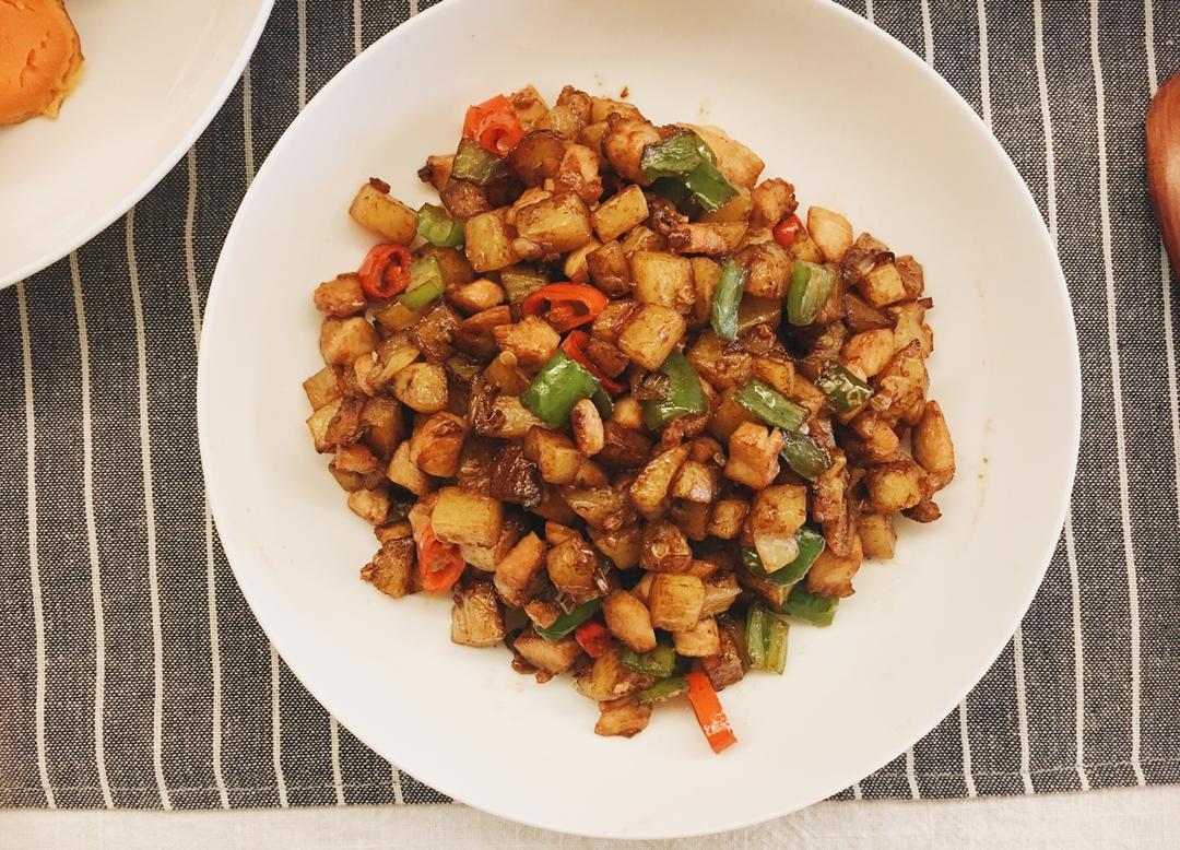 一道怎么做都好吃的干煎土豆鸡丁（红烧，咖喱，椒盐，孜然）