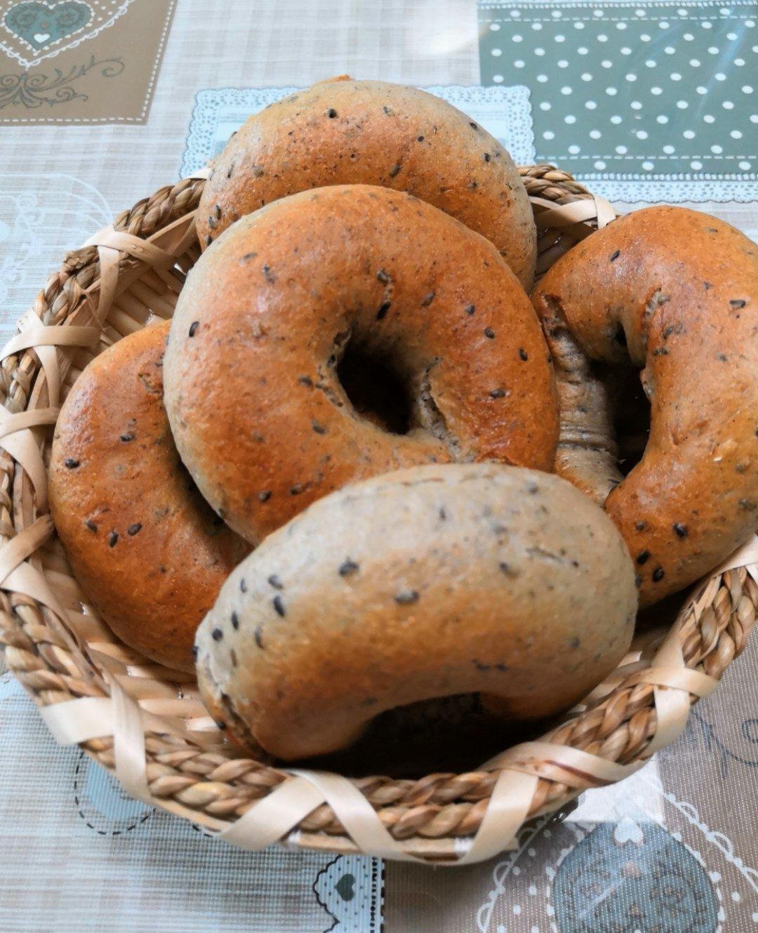 黑芝麻全麦贝果