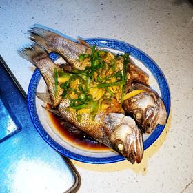 清蒸鲈鱼🐠最简单的做法，鱼肉鲜嫩无腥味！