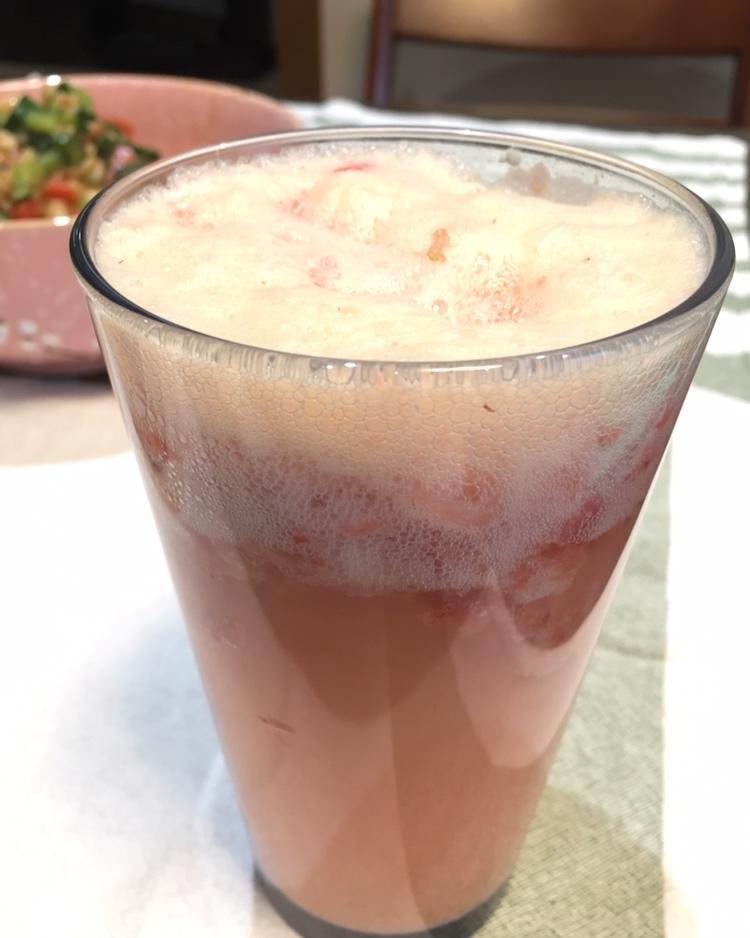 网红饮品～草莓雪碧养乐多