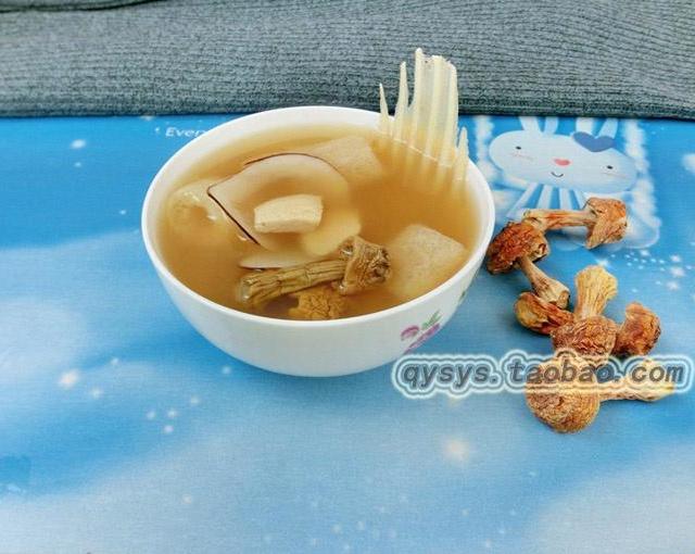 干贝竹荪鱼骨大海珍汤