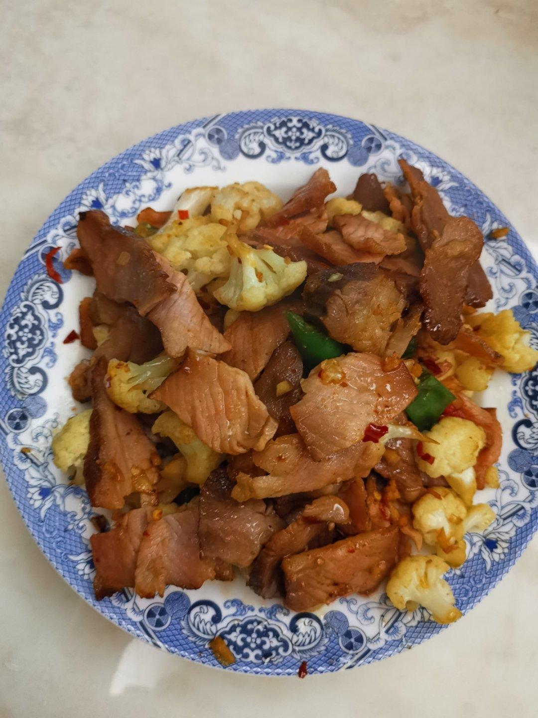 腊肉炒有机花菜