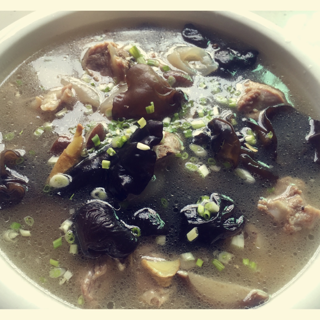 晶晶兮sakuara做的木耳排骨汤