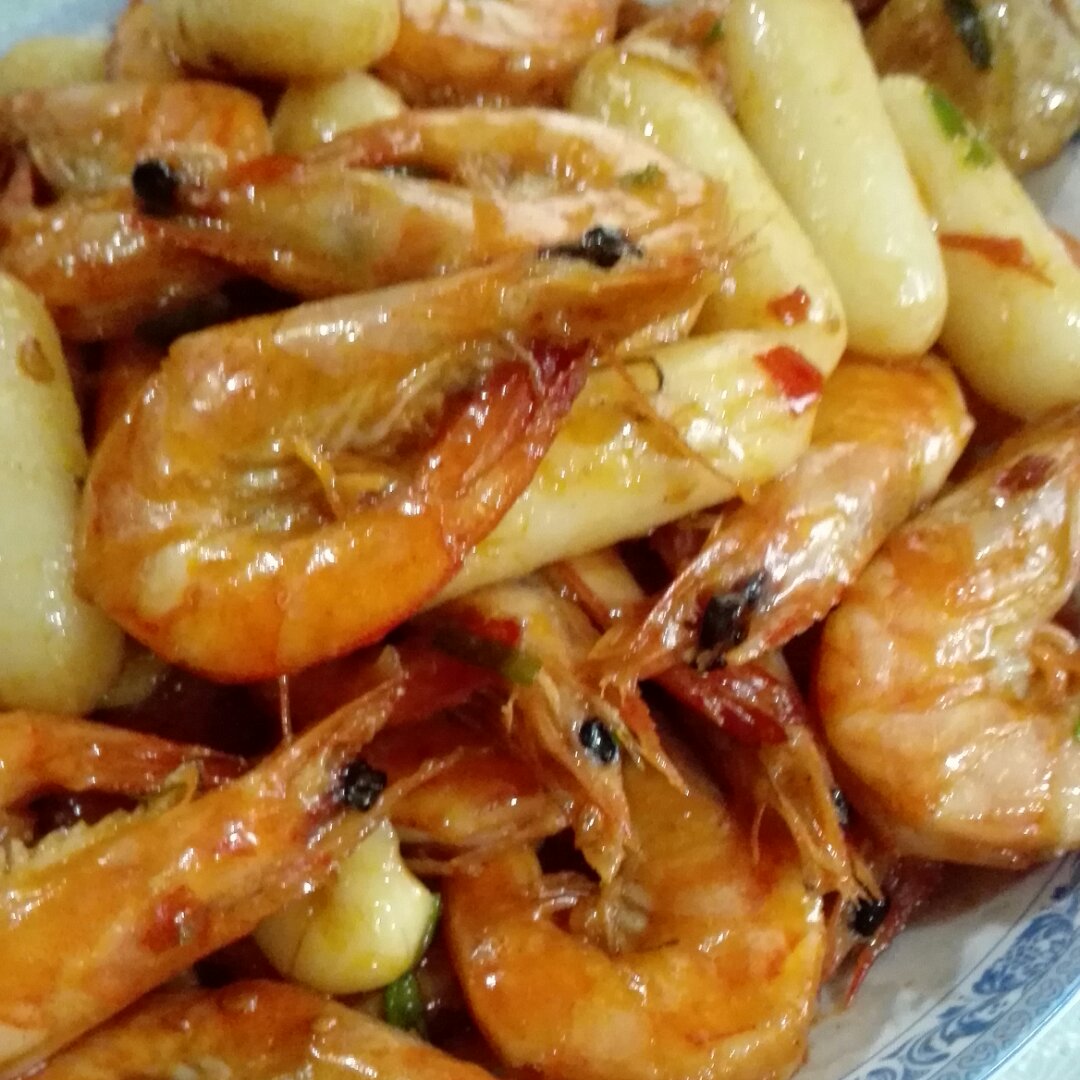 大蒜宝宝做的干锅年糕虾