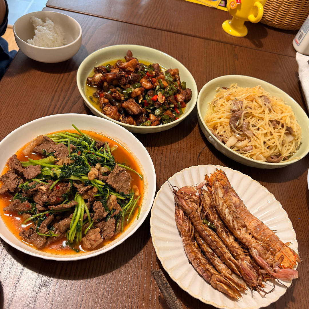 无油炸版的椒盐皮皮虾和巧拨虾壳的方法