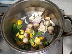 椰汁香茅鸡汤的做法 步骤3