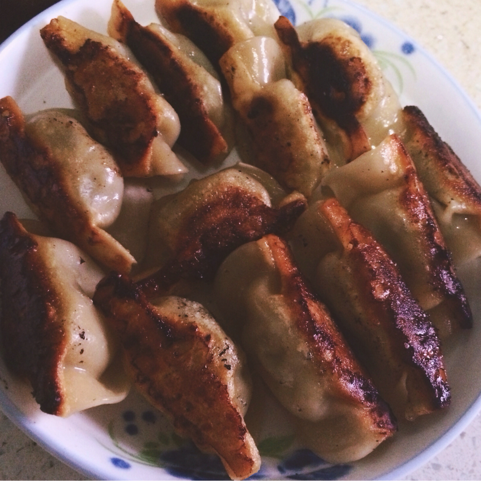 速冻水饺吃腻了吗~变锅贴吧(๑´ڡ`๑)