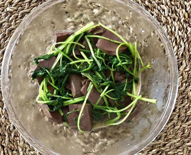 香菜炒鸭血的做法
