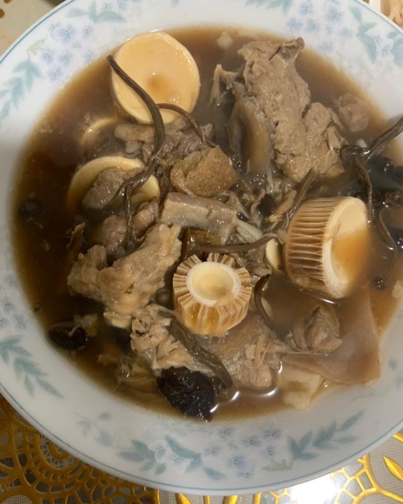 干贝竹荪鲨鱼骨排骨补钙汤