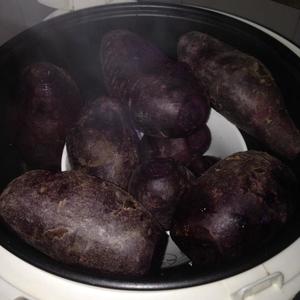 白水蒸紫薯的做法 步骤3