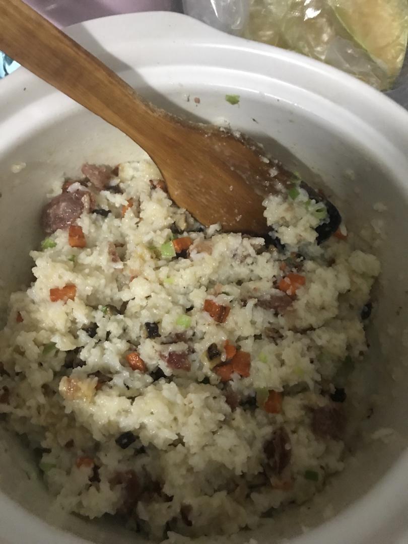 一连好几碗的杏鲍菇腊味煲仔饭