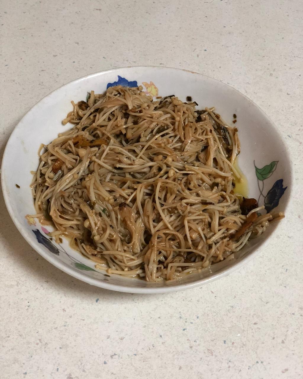 凉拌金针菇