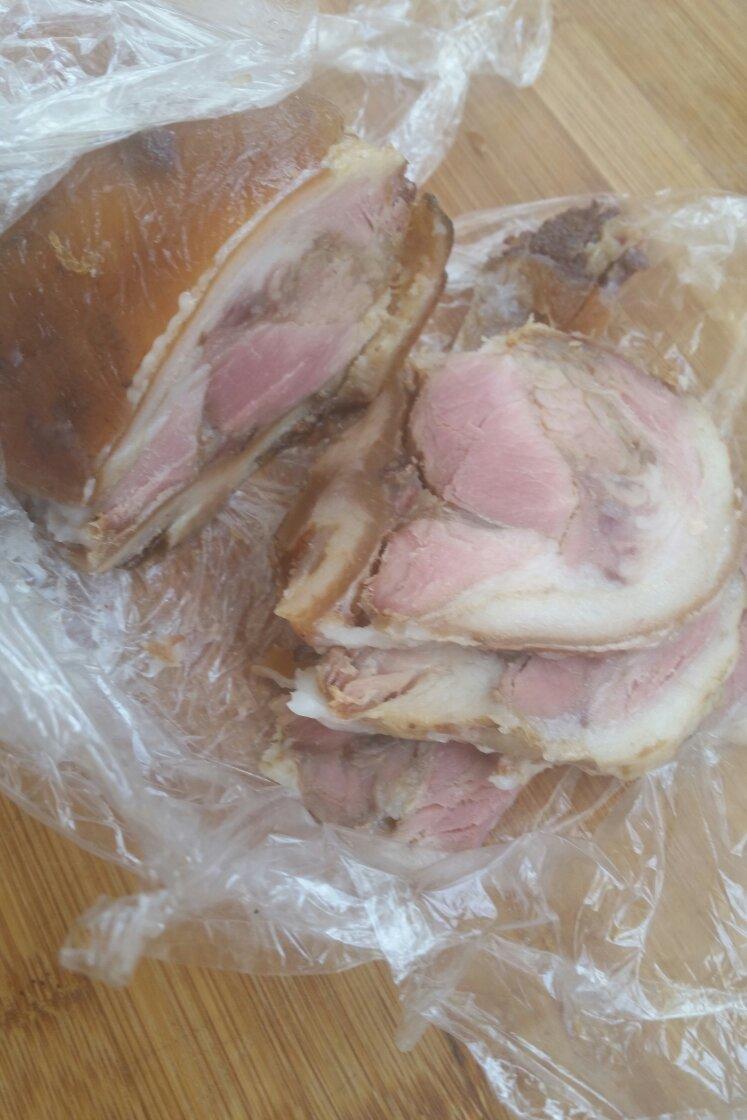 不用酱也可以香喷喷的酱肘子！