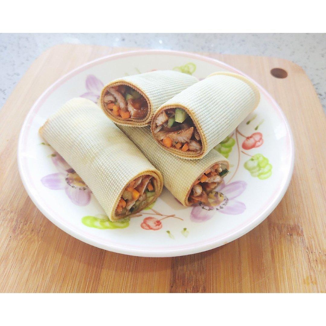 三丝酱肉卷豆皮