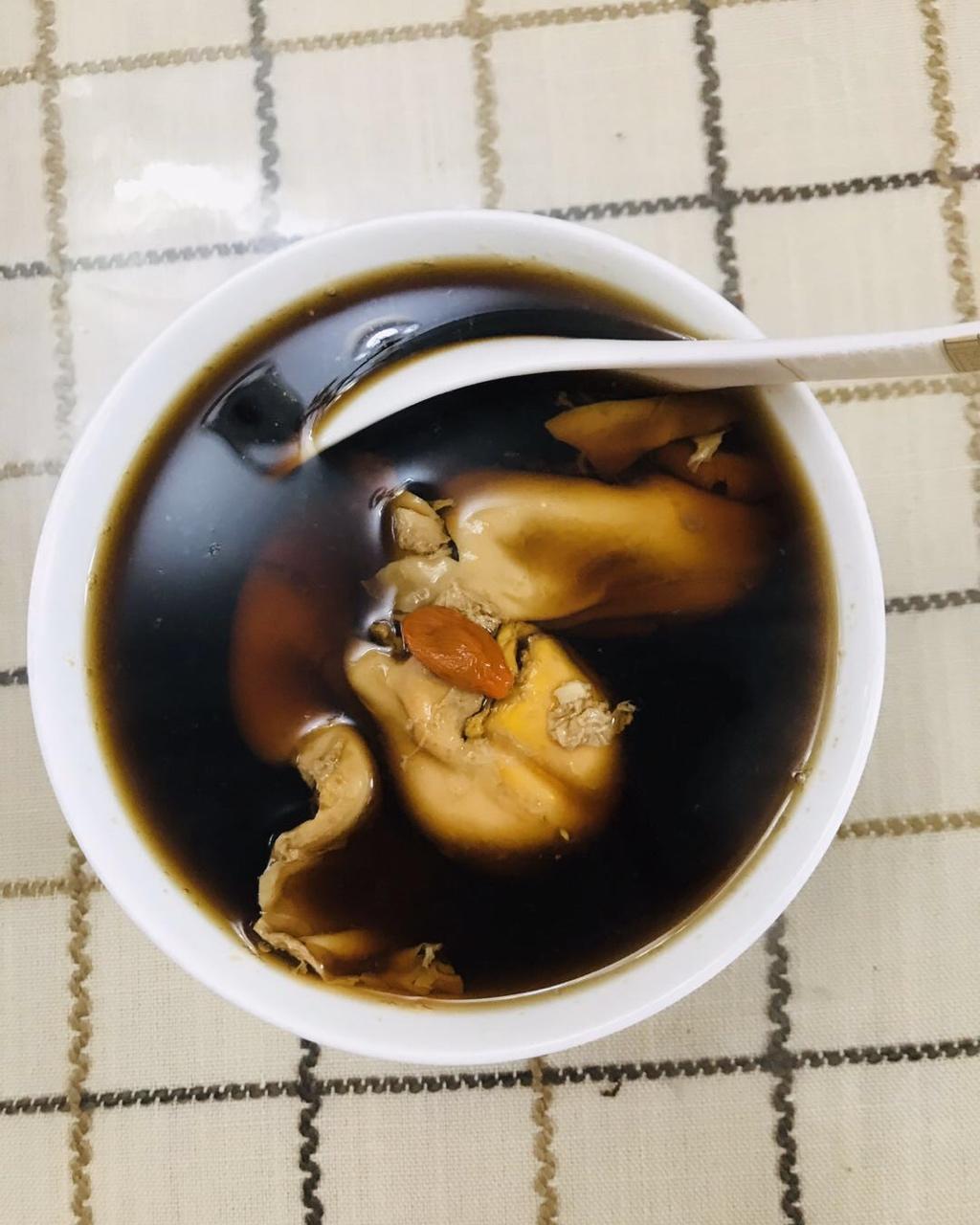 鸡蛋红枣枸杞姜红糖水