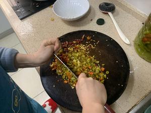浸辣椒炒鸡的做法 步骤6