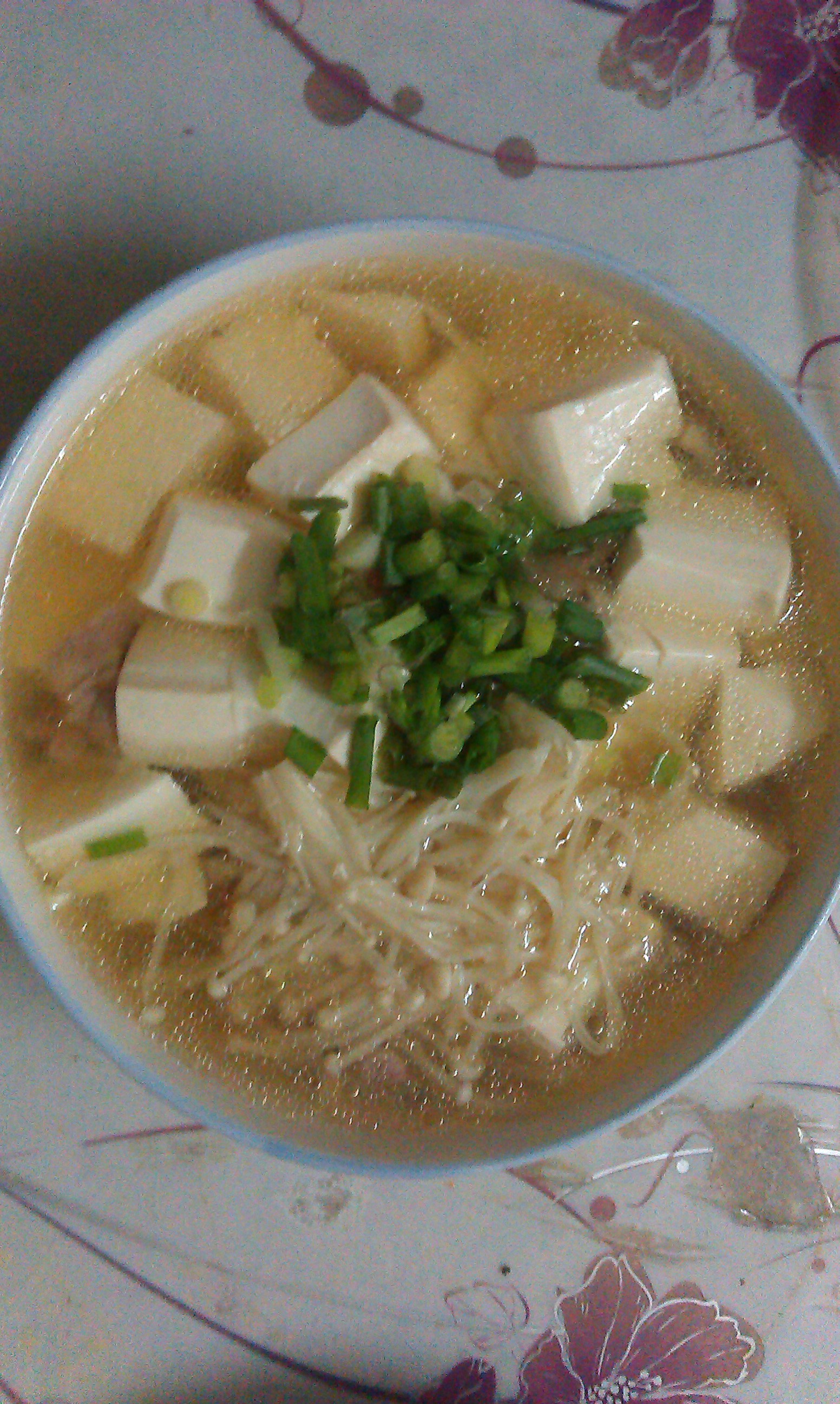 金针菇豆腐肉片汤