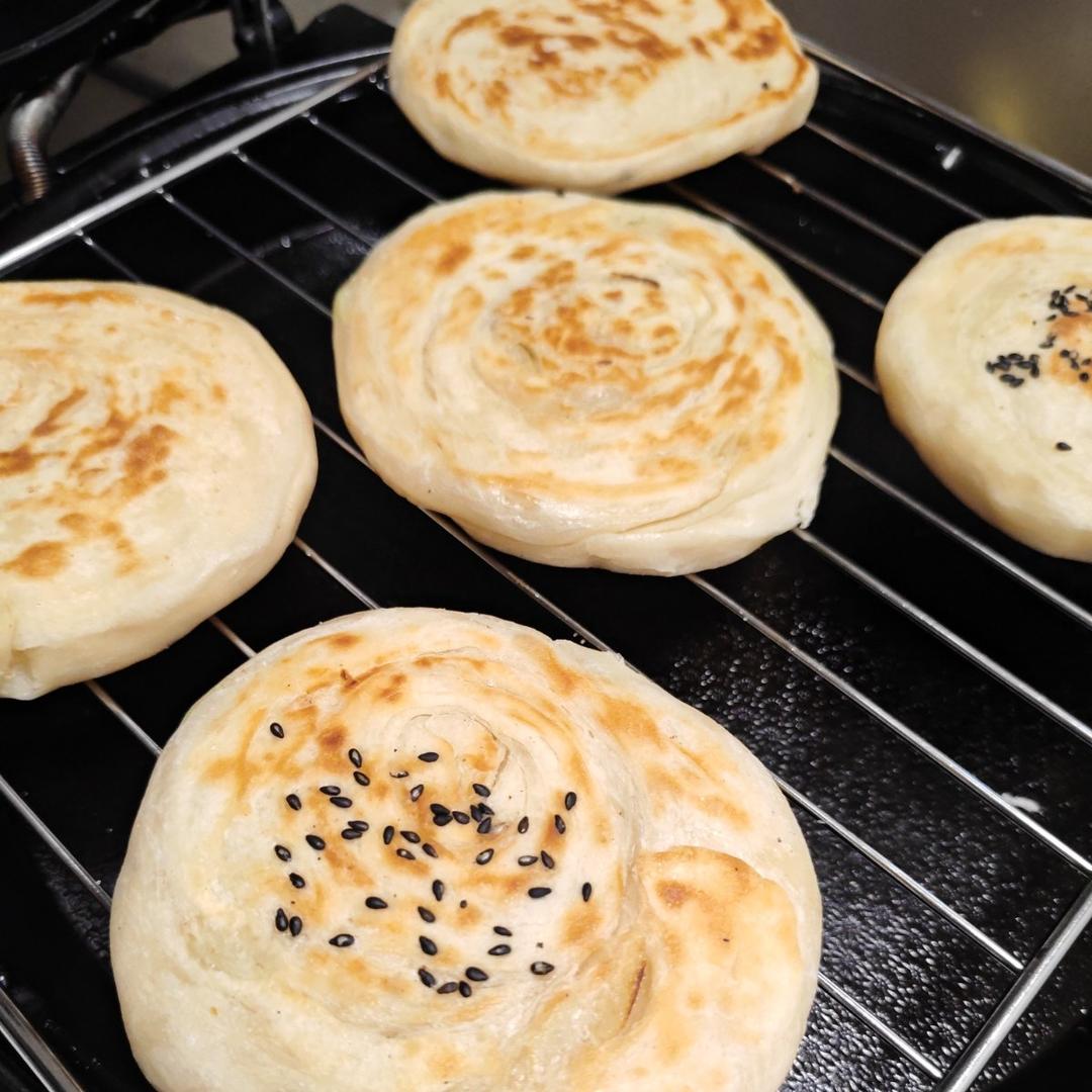 晋南油酥烧饼，外皮咸香酥脆，内里柔软多层