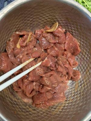 放一斤里脊肉的水煮牛肉的做法 步骤1