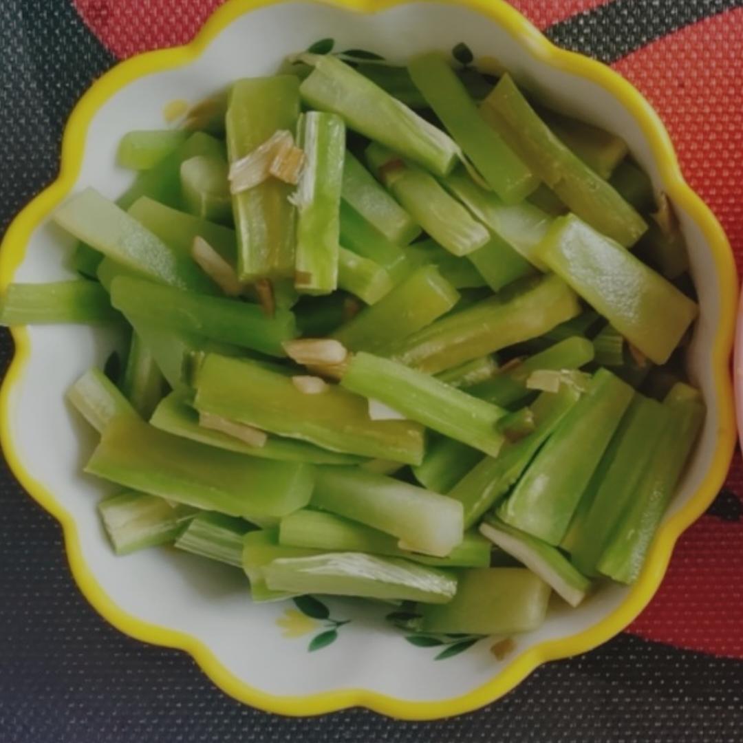 清炒莴笋丝