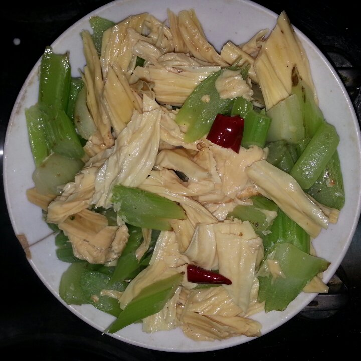 素菜：芹菜炒豆腐干