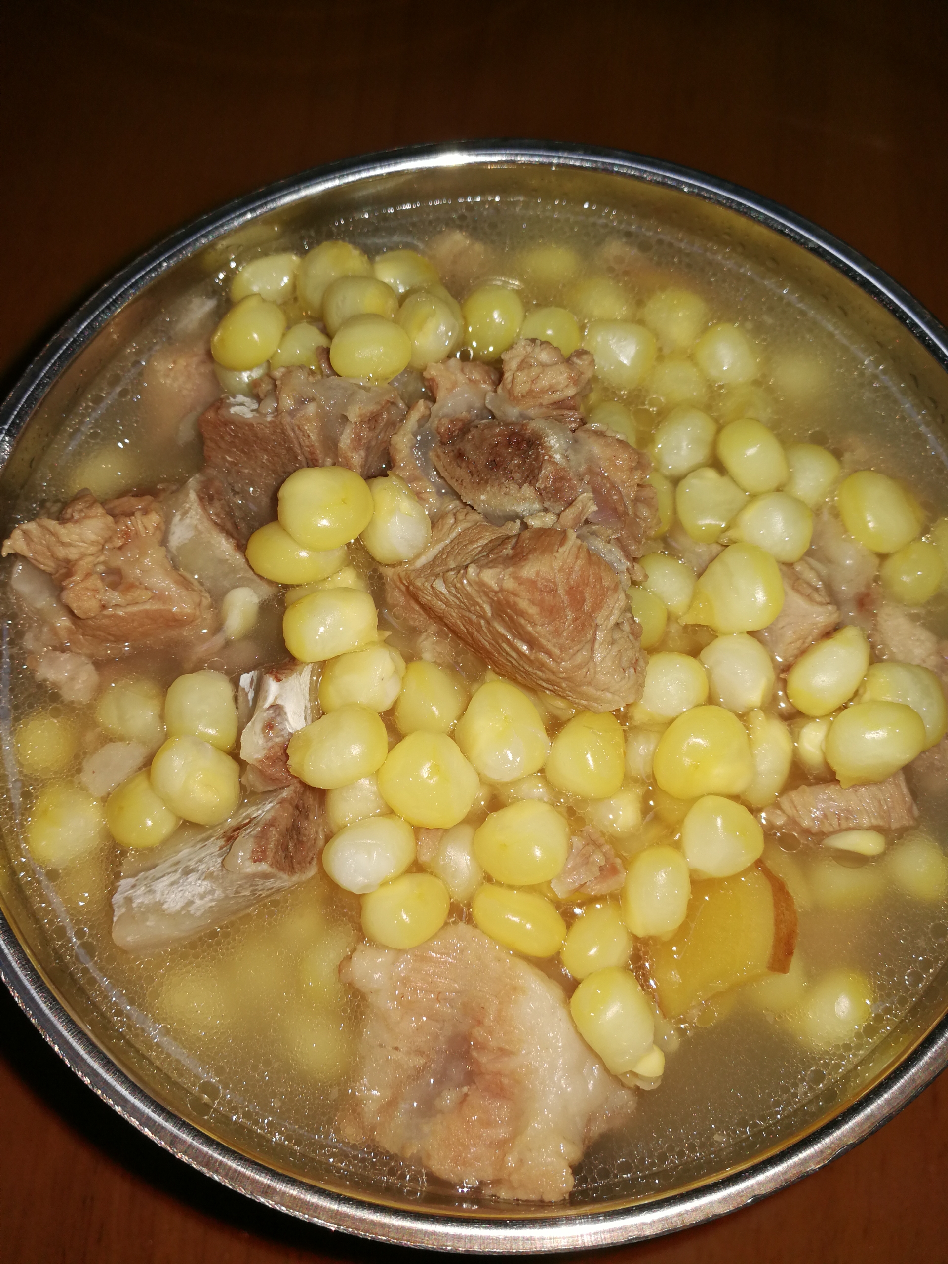 糯玉米排骨汤的做法