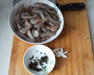 香酥麻椒虾的做法 步骤1