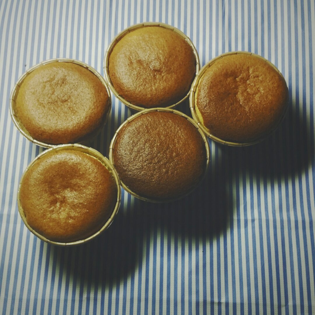 软绵绵戚风纸杯蛋糕